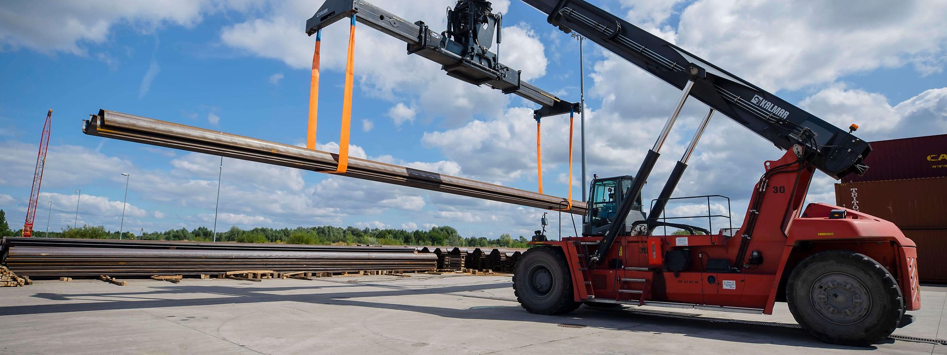 Handling services on the goods