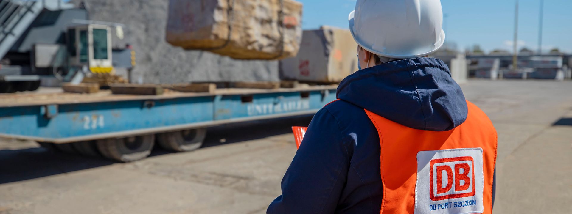 Handling services on the goods