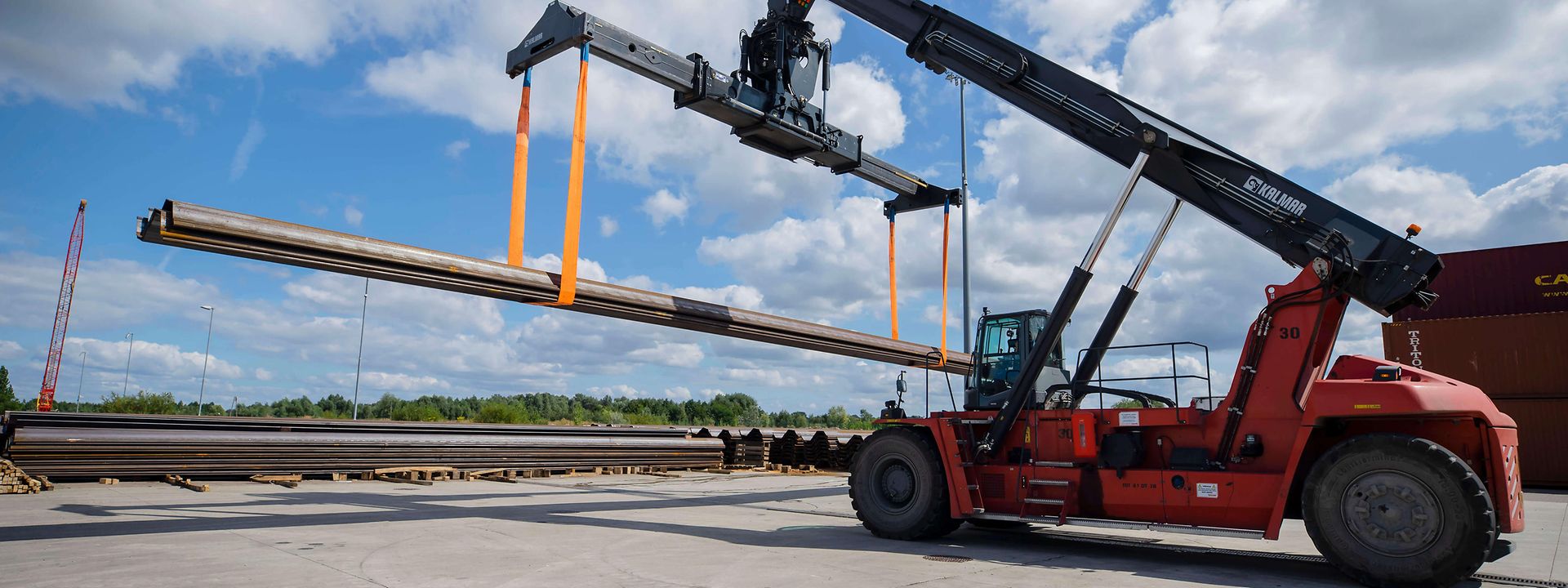Handling services on the goods